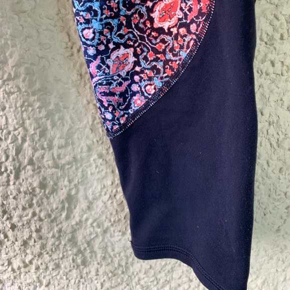 NEW Athleta “high rise tapestry” capri - Picture 9 of 12